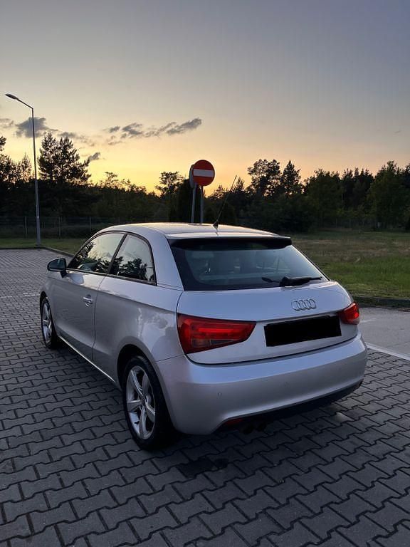 Gebraucht Audi A1 Attraction 122 PS (89 kW) 2011 Silber Kleinwagen