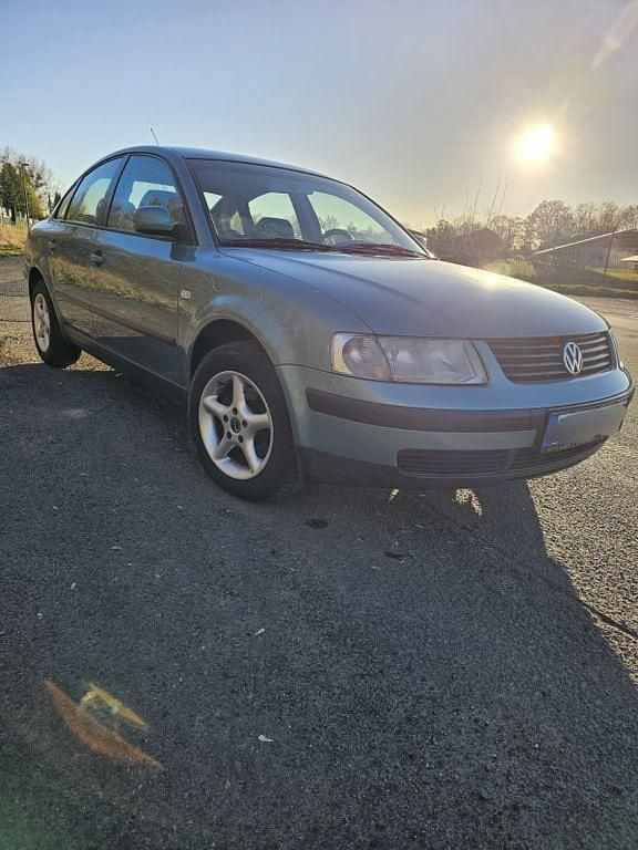 Second-hand VW Passat Basis 125 CP (91 kW) 2000 Berlinǎ
