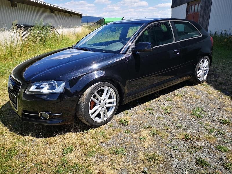 Schwarz Gebraucht 2012 Audi A3 Comfort Limousine | 4.500 € (Superpreis) - Bild 1/4