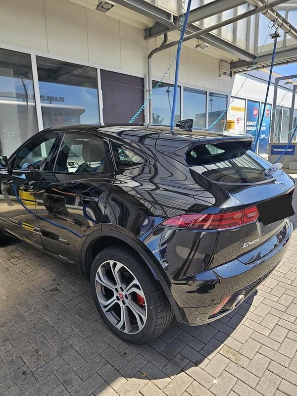 Schwarz Gebraucht 2018 Jaguar E-Pace First Edition SUV | 25.000 € (Fairer Preis) - Bild 1/4