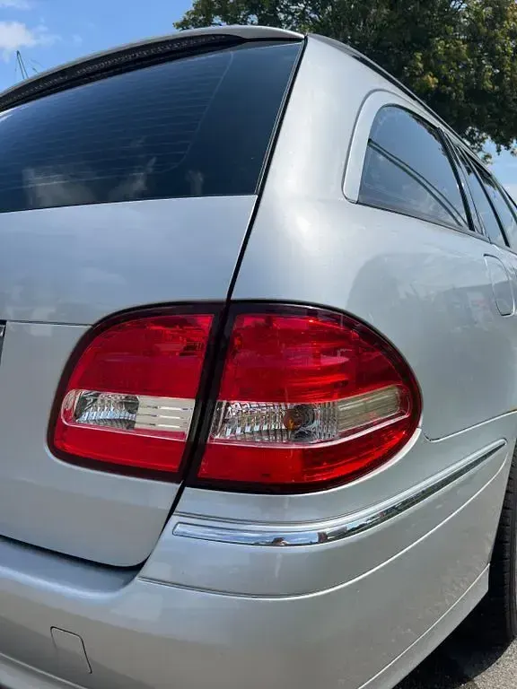 Gebraucht Mercedes E320 Classic 224 PS (164 kW) 2008 Silber Limousine