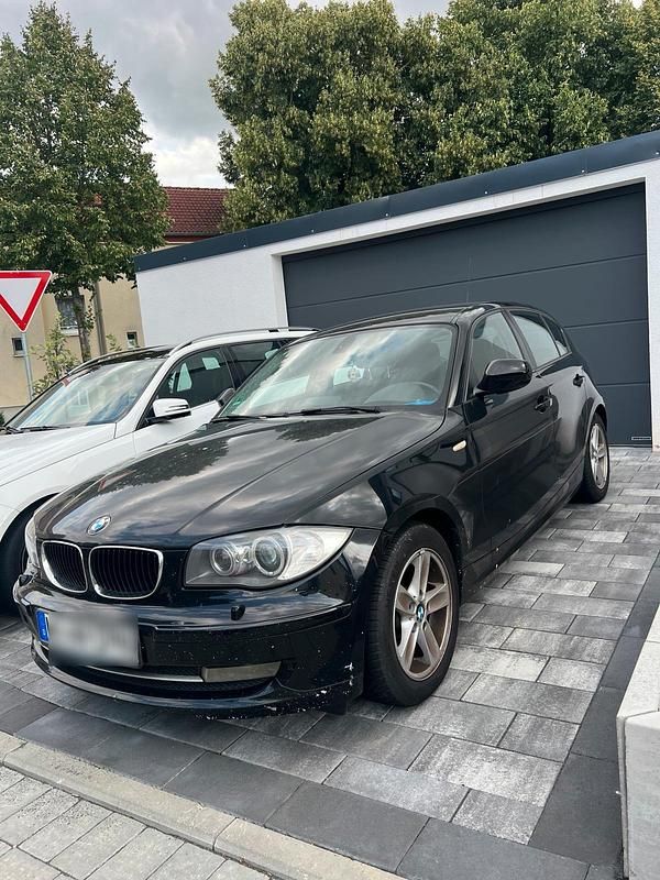 Schwarz Gebraucht 2010 BMW 120 Kleinwagen | 3.200 € (Fairer Preis) - Bild 1/4