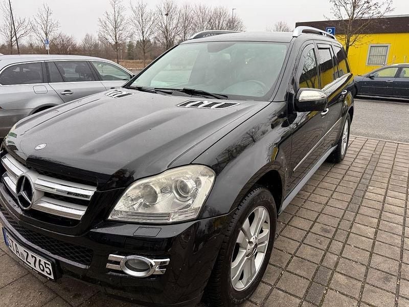 Schwarz Gebraucht 2008 Mercedes GL320 SUV | 10.450 € (Fairer Preis) - Bild 1/4