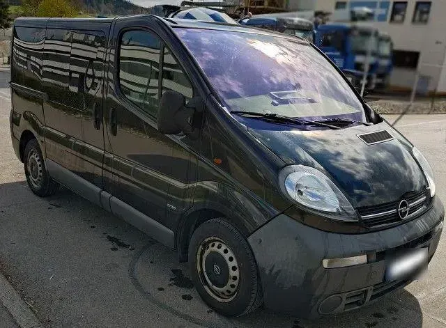 Second-hand Opel Vivaro 135 CP (99 kW) 2003 Negru Monovolum