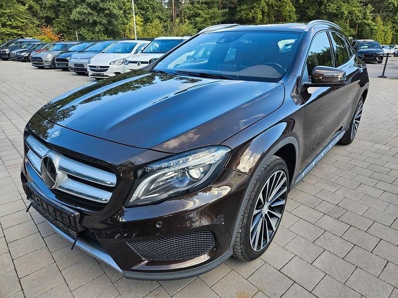 Gebraucht Mercedes GLA250 AMG 211 PS (155 kW) 2016 Orientbraun  metalliclack SUV