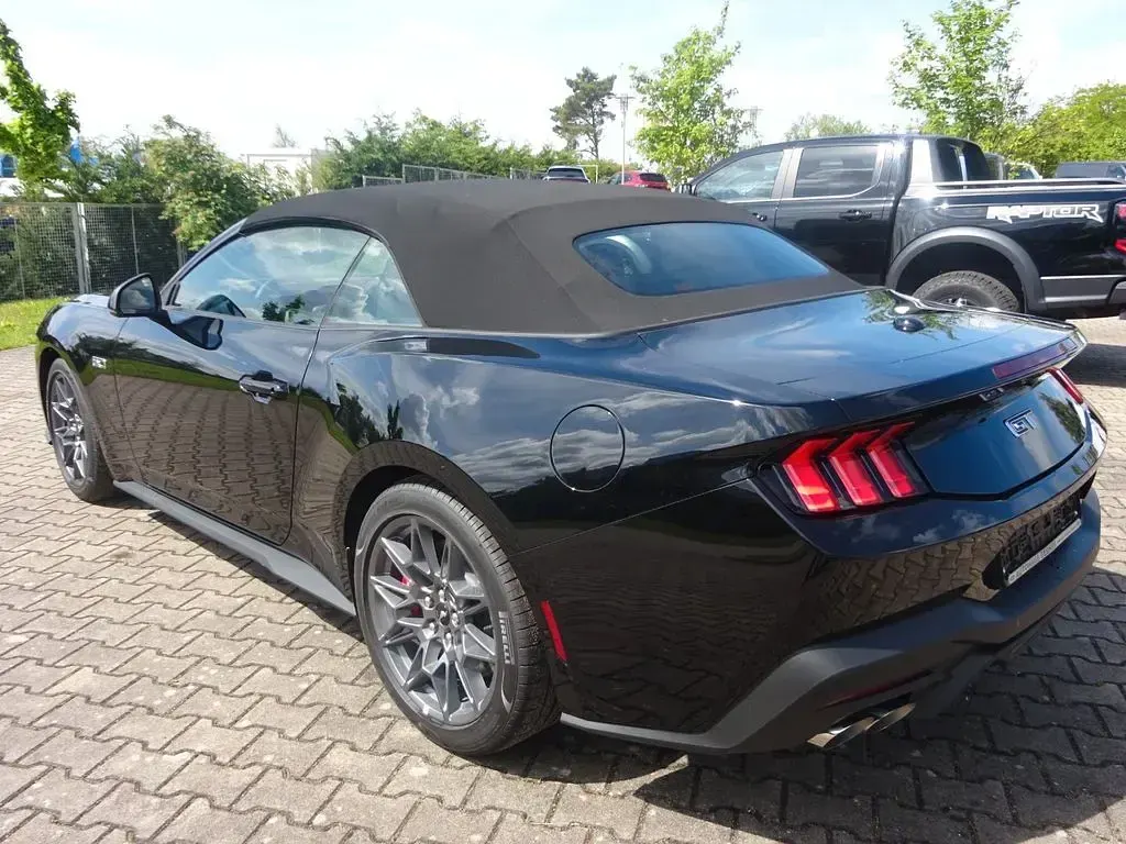 Neu Ford Mustang GT Convertible 446 PS (328 kW) 2025 Schwarz Cabrio
