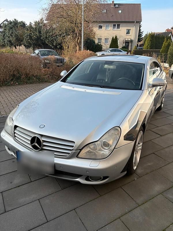 Silber Gebraucht 2007 Mercedes CLS320 Limousine | 5.500 € - Bild 1/4