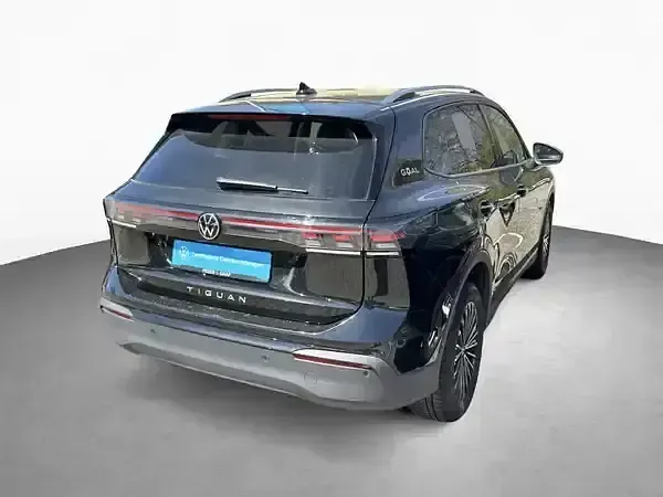 Gebraucht VW Tiguan Life 150 PS (110 kW) 2025 Grenadillschwarz metallic SUV