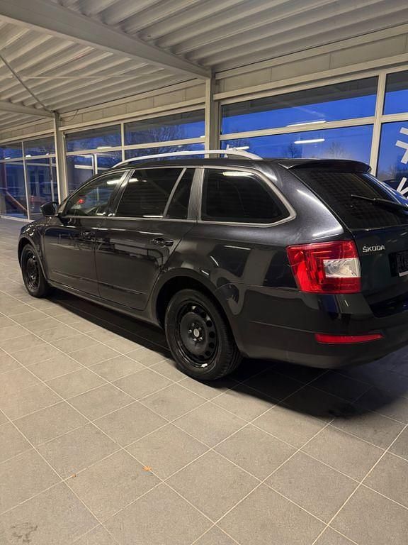 Gebraucht Skoda Octavia Ambition 140 PS (102 kW) 2013 Schwarz Kombi