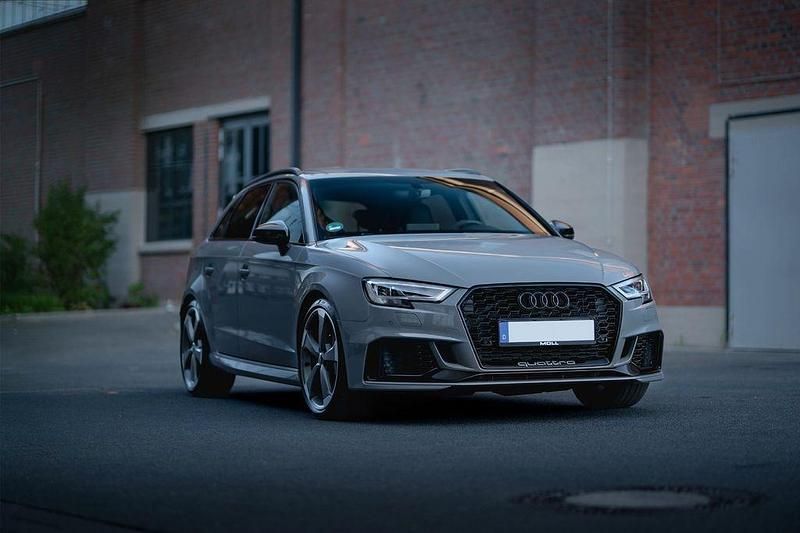 Grau Gebraucht 2019 Audi RS3 Ambiente Kleinwagen | 46.000 € (Etwas zu teuer) - Bild 1/4