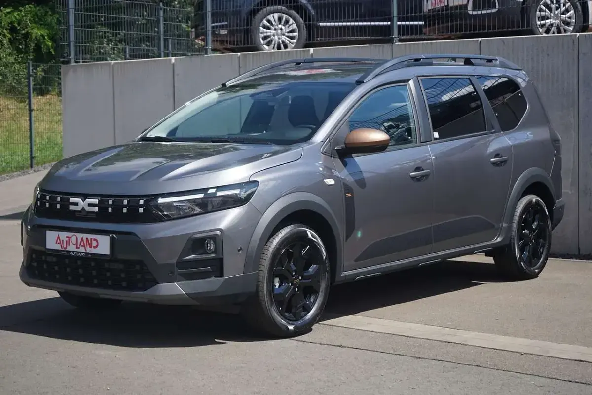 Neu Dacia Jogger Journey 110 PS (80 kW) 2026 Perlmuttschwarz Van / Kleinbus