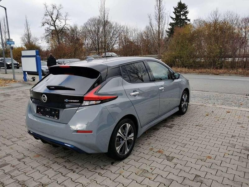 Gebraucht Nissan Leaf Tekna 110 kW (150 PS) 2021 Ceramic grey (grau) Kleinwagen