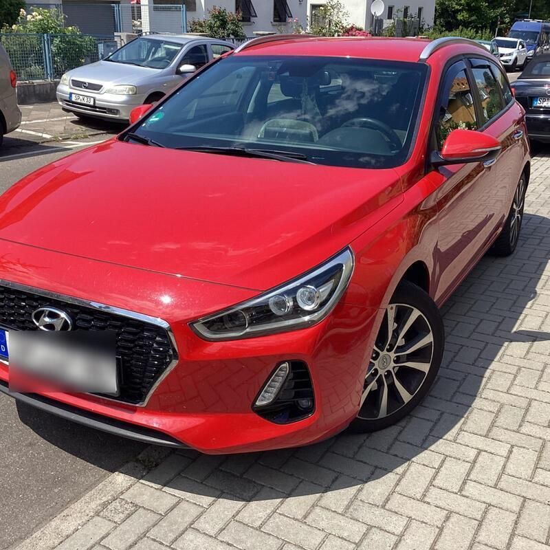 Rot Gebraucht 2017 Hyundai i30 Kombi | 16.400 € (Etwas zu teuer) - Bild 1/4