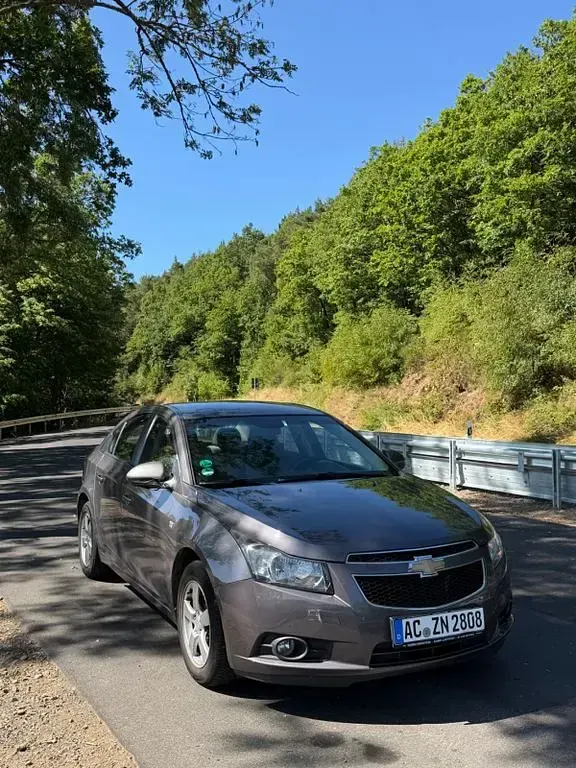 Gebraucht Chevrolet Cruze LS 124 PS (91 kW) 2011 Grau Limousine