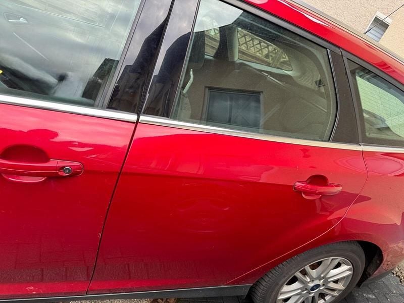 Gebraucht Ford Focus Titanium 125 PS (91 kW) 2012 Rot Kombi