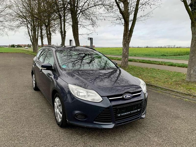 Midnight skygrau metallic Gebraucht 2011 Ford Focus Trend Kombi | 2.600 € (Etwas zu teuer) - Bild 1/4