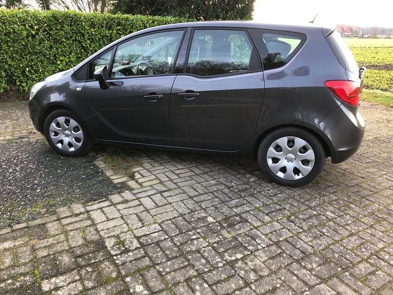 Grau Gebraucht 2011 Opel Meriva Edition Van / Kleinbus | 3.550 € (Fairer Preis) - Bild 1/4
