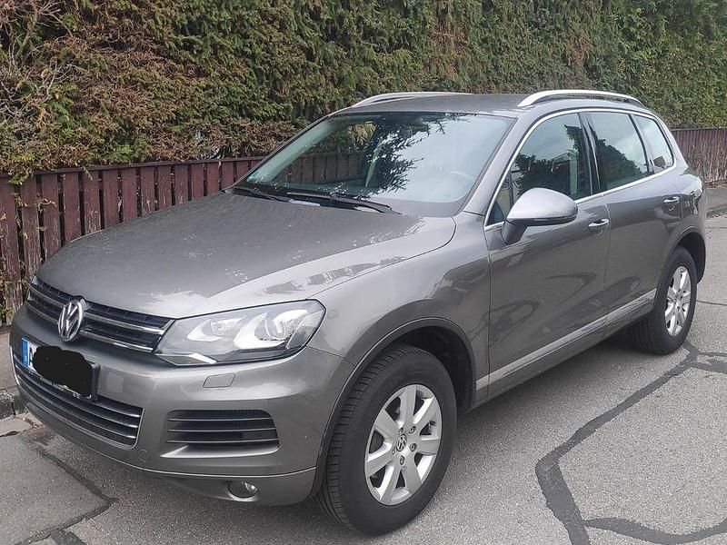 Grau Gebraucht 2014 VW Touareg Exclusive SUV | 18.500 € (Fairer Preis) - Bild 1/4