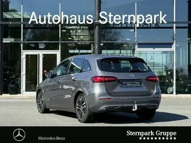 Gebraucht Mercedes B200 Progressive 163 PS (119 kW) 2023 Grau Kleinwagen