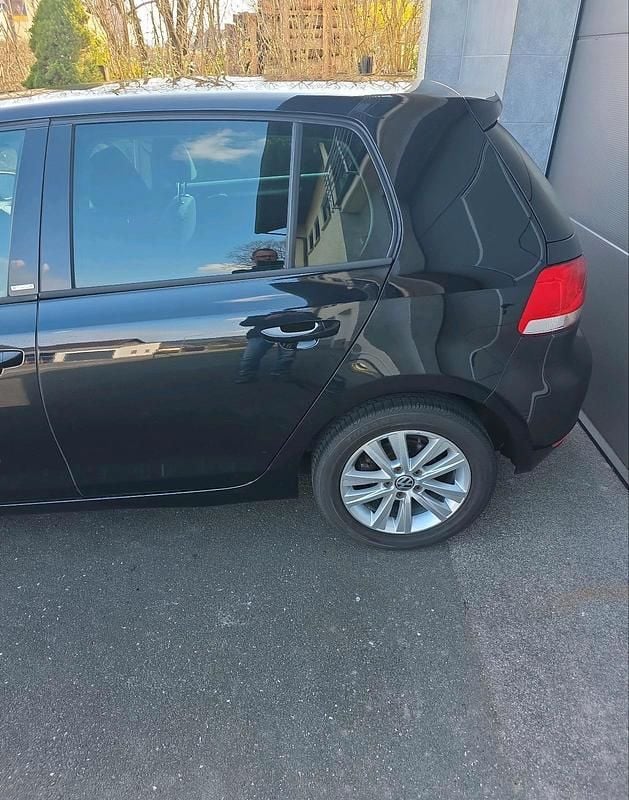Gebraucht VW Golf VI 86 PS (63 kW) 2012 Schwarz Kleinwagen