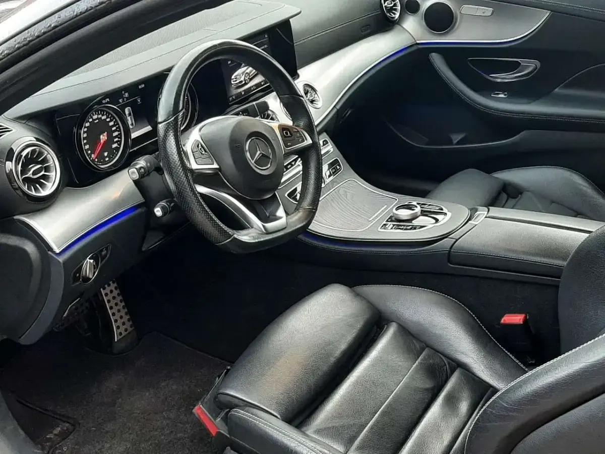 Gebraucht Mercedes E220 AMG 194 PS (142 kW) 2018 Grau Coupé