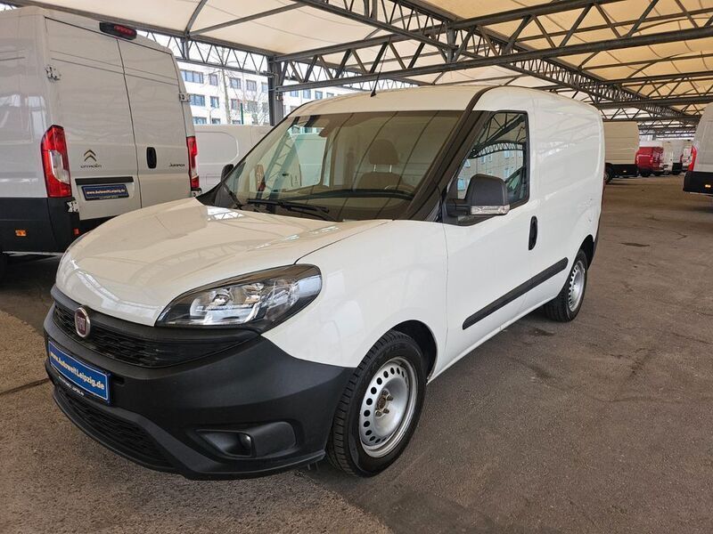 Weiß Gebraucht 2022 Fiat Doblò Van / Kleinbus | 13.899 € (Guter Preis) - Bild 1/4