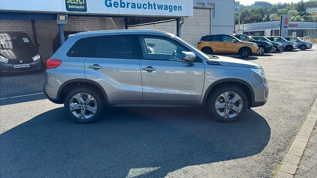 Gebraucht Suzuki Vitara Comfort 120 PS (88 kW) 2018 Grau SUV