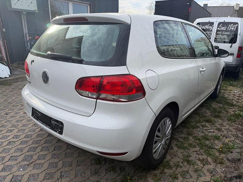 Gebraucht VW Golf VII 80 PS (58 kW) 2012 Weiß Limousine