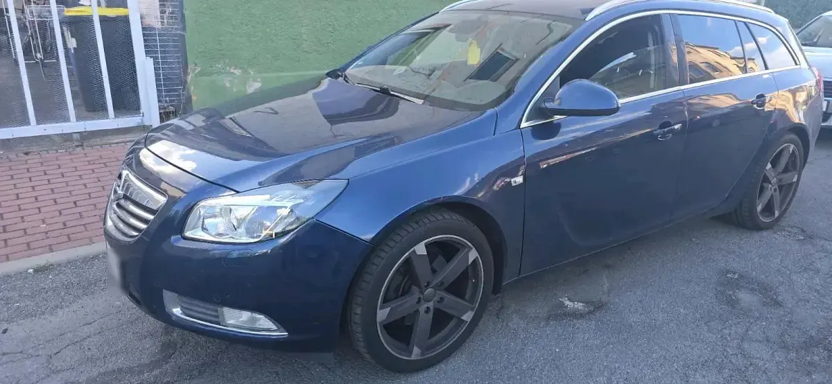 Gebraucht Opel Insignia Sport 160 PS (117 kW) 2013 Blau Kombi