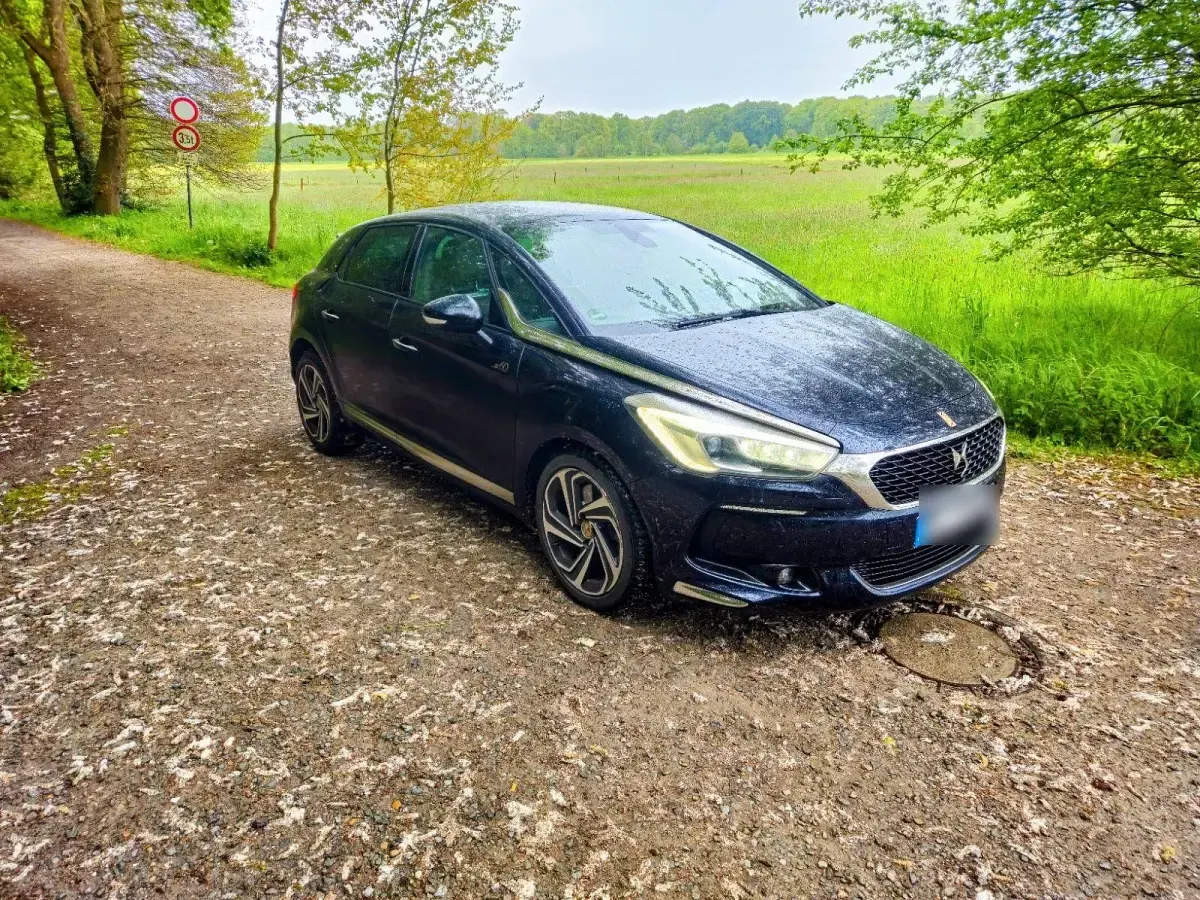 Gebraucht Citroën DS5 Sport Chic 181 PS (133 kW) 2015 Violett Kleinwagen