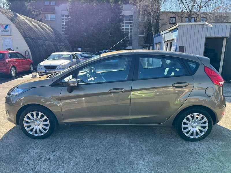 Gebraucht Ford Fiesta Trend 97 PS (71 kW) 2011 Braun Kleinwagen