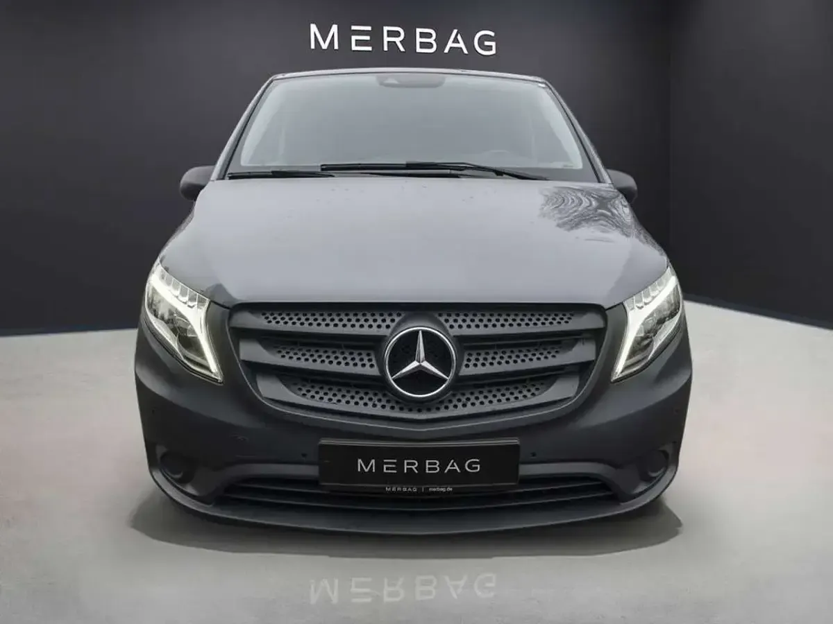 Gebraucht Mercedes Vito 163 PS (119 kW) 2022 Selenitgrau Van