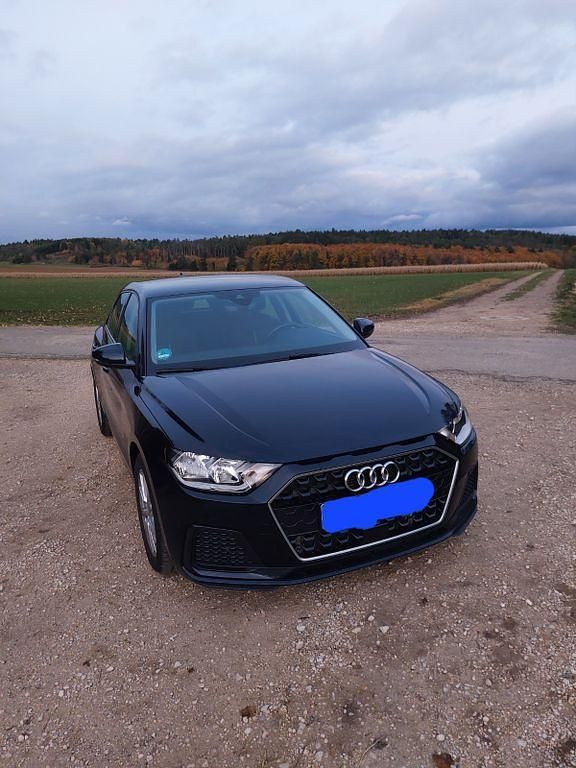 Blau Gebraucht 2021 Audi A1 Sportback Advanced Kleinwagen | 20.700 € (Fairer Preis) - Bild 1/4