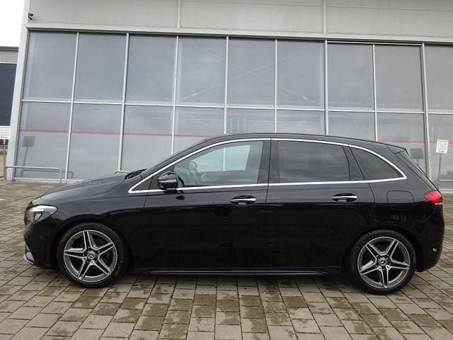 Schwarz Gebraucht 2020 Mercedes B180 AMG line Van / Kleinbus | 24.690 € (Fairer Preis) - Bild 1/4