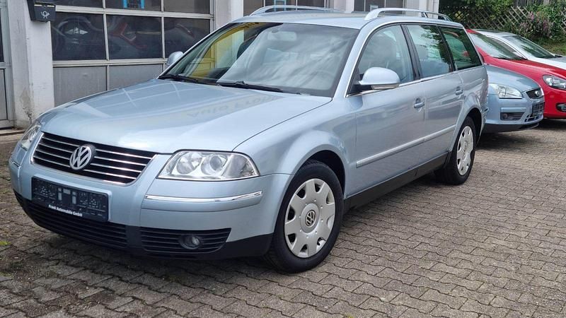 Blau Gebraucht 2004 VW Passat Kombi | 2.790 € (Etwas zu teuer) - Bild 1/4