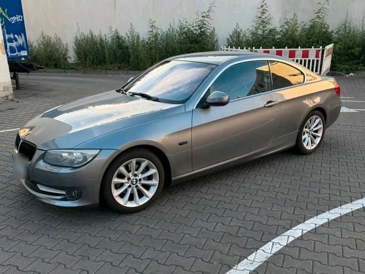 Gebraucht BMW 320 170 PS (125 kW) 2010 Grau Coupé