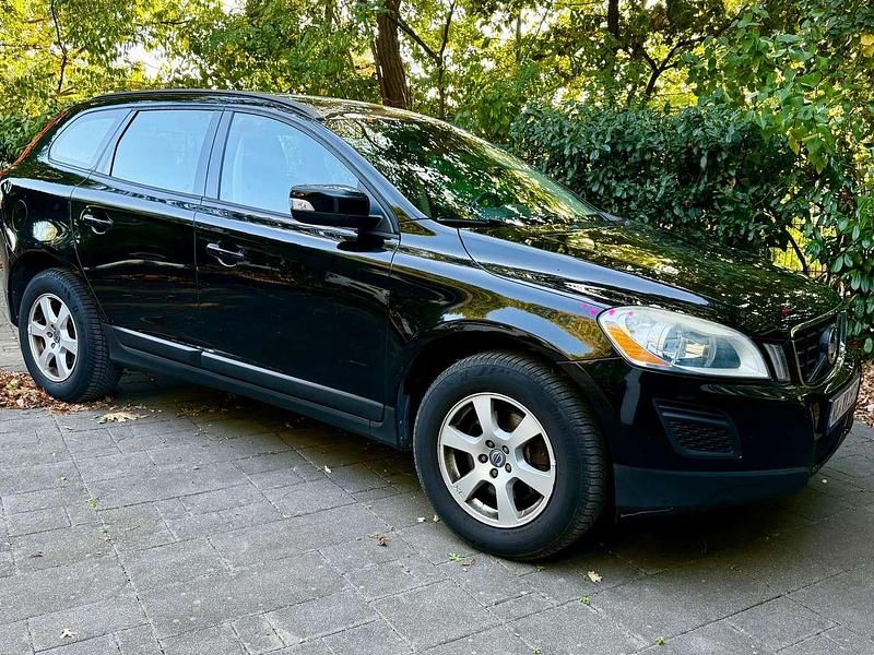 Schwarz Gebraucht 2010 Volvo XC60 R-Design SUV | 6.900 € (Guter Preis) - Bild 1/4