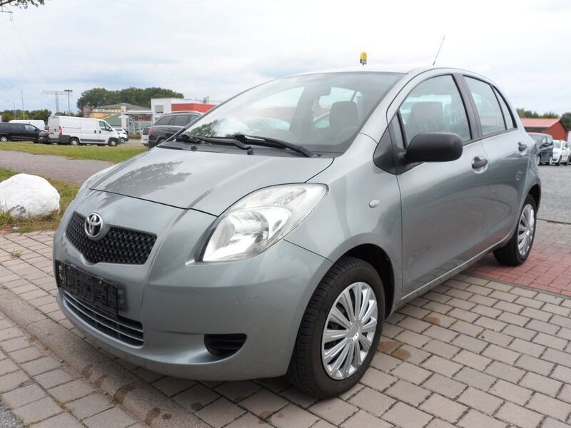 Grau Gebraucht 2008 Toyota Yaris Cool Limousine | 4.990 € (Teuer) - Bild 1/4