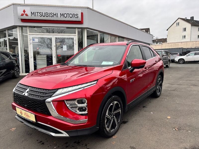 Dynamik rot (d) Gebraucht 2021 Mitsubishi Eclipse Cross Intro Edition SUV | 21.990 € (Guter Preis) - Bild 1/4