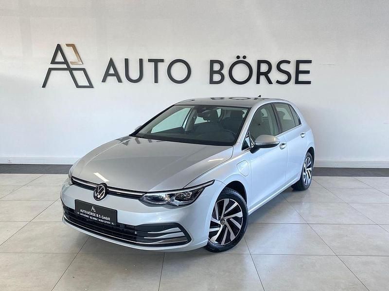 Silber Gebraucht 2021 VW Golf Style Limousine | 17.490 € (Superpreis) - Bild 1/4