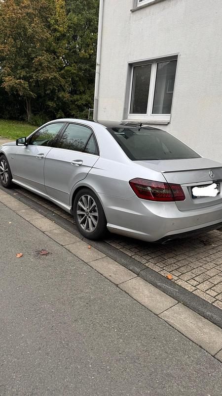 Silber Gebraucht 2009 Mercedes E350 AMG Limousine | 7.000 € (Fairer Preis) - Bild 1/4