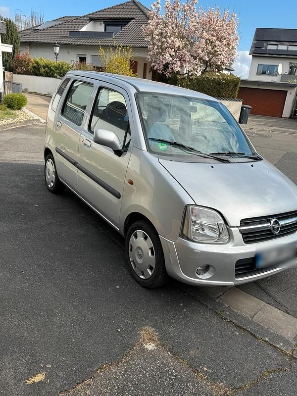 Gebraucht Opel Agila 60 PS (44 kW) 2006 Silber Kleinwagen