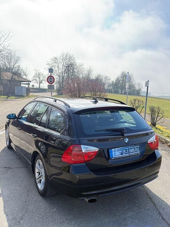 Gebraucht BMW 318 143 PS (105 kW) 2008 Schwarz Kombi