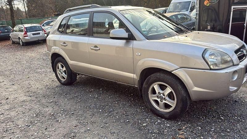 Silber Gebraucht 2004 Hyundai Tucson GLS SUV | 2.300 € (Superpreis) - Bild 1/4
