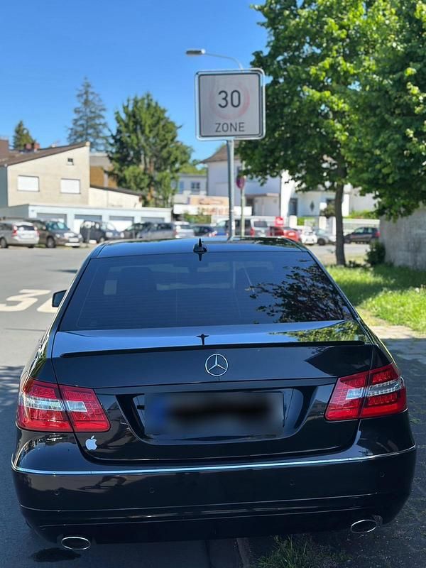 Second-hand Mercedes E350 231 CP (169 kW) 2010 Negru Berlinǎ