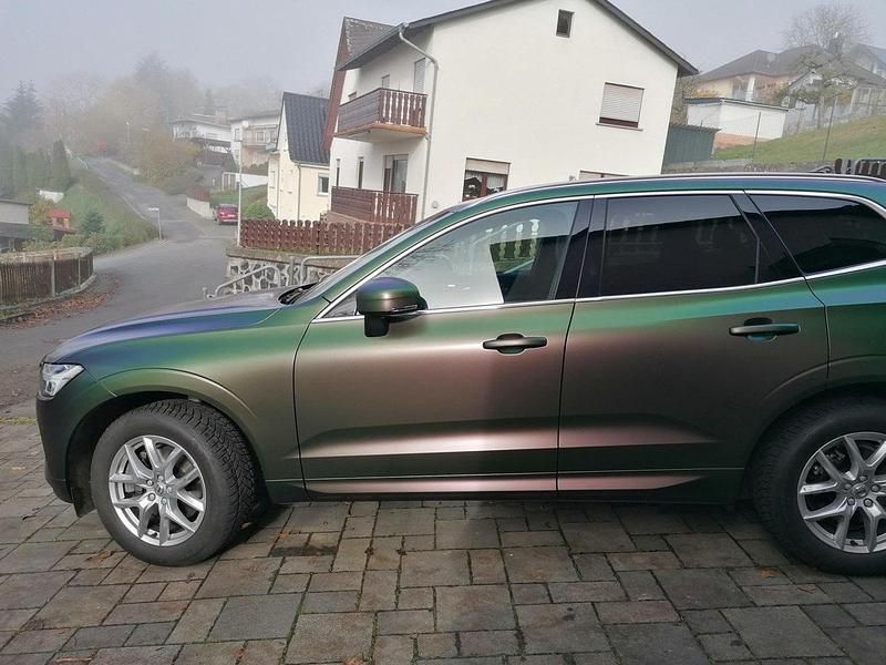Grau Gebraucht 2019 Volvo XC60 Momentum SUV | 23.900 € (Superpreis) - Bild 1/4