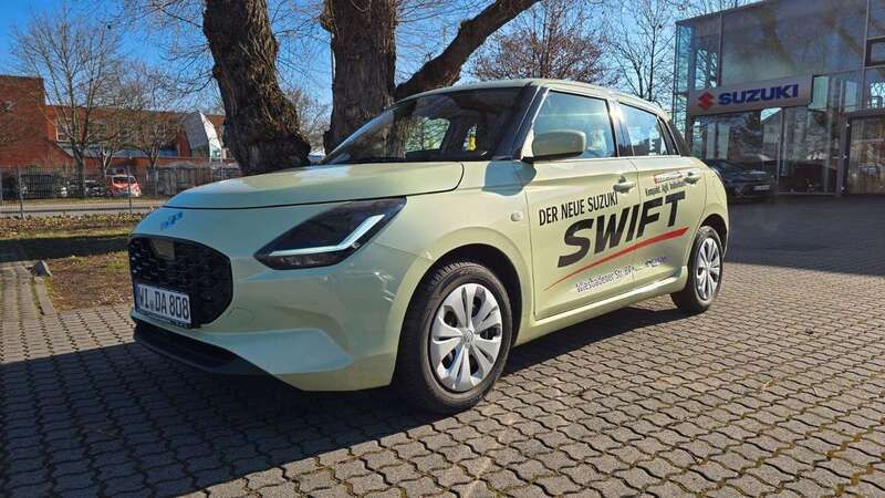 Cool yellow Gebraucht 2024 Suzuki Swift Club Kleinwagen | 15.800 € (Guter Preis) - Bild 1/4