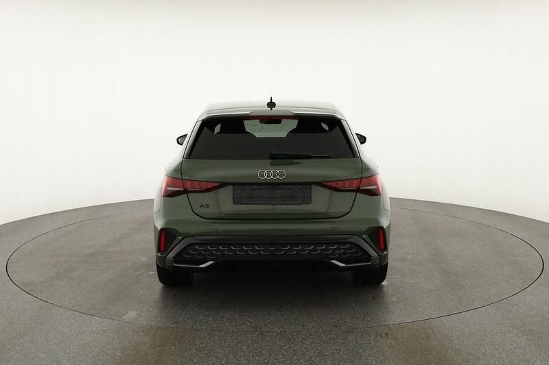Distrikt grün metallic Neu 2025 Audi A3 S-Line | 37.475 € (Fairer Preis) - Bild 1/4