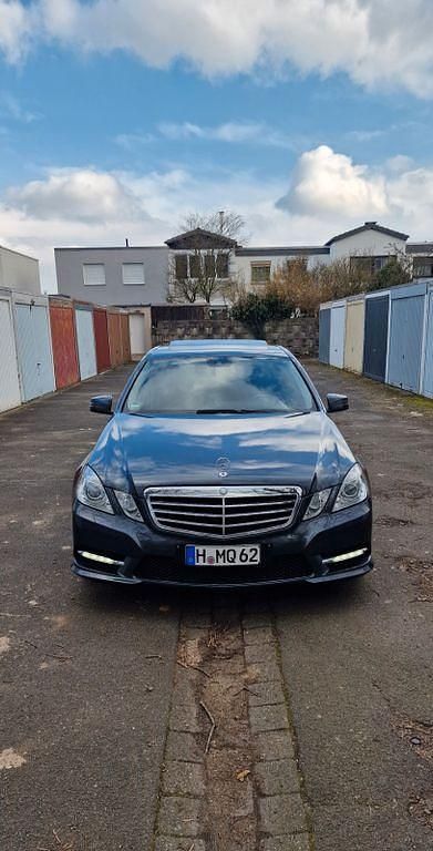 Gebraucht Mercedes E200 Avantgarde 184 PS (135 kW) 2013 Grau Limousine