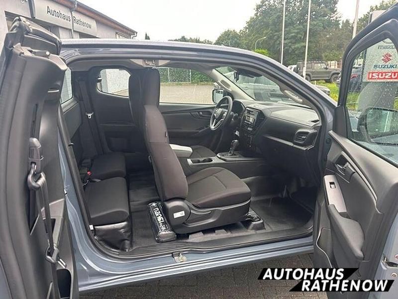 Używany Isuzu D-Max 163 KM (119 kW) 2023 Szary Pickup